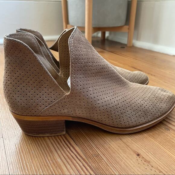 Lucky Brand tan perforated leather low heel ankle booties SIZE 7 - Picture 1 of 7